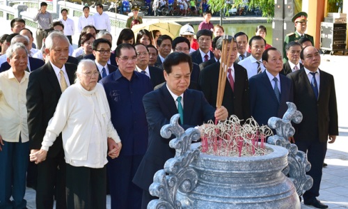 Lãnh đạo Đảng, Nhà nước dâng hương tưởng niệm Tổng Bí thư Nguyễn Văn Linh